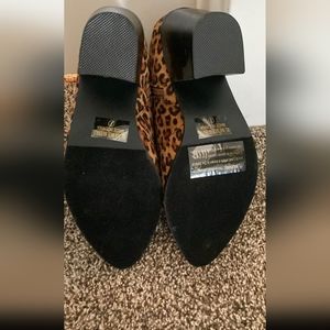 NWT Chase + Chloe Sz 7 Suede Leopard Ankle Booties